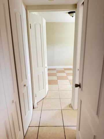 520 Seagrape Road N, Lantana, FL 33462