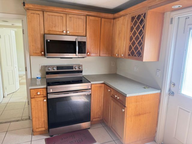 520 Seagrape Road N, Lantana, FL 33462