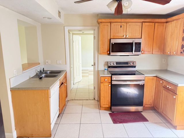 520 Seagrape Road N, Lantana, FL 33462