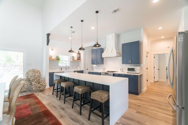 5 W Forest Court, Conroe, TX 77384