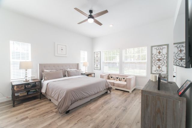 5 W Forest Court, Conroe, TX 77384