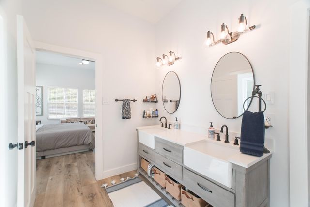 5 W Forest Court, Conroe, TX 77384