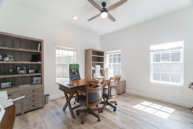 5 W Forest Court, Conroe, TX 77384