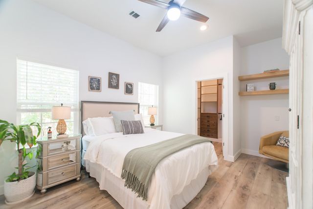 5 W Forest Court, Conroe, TX 77384