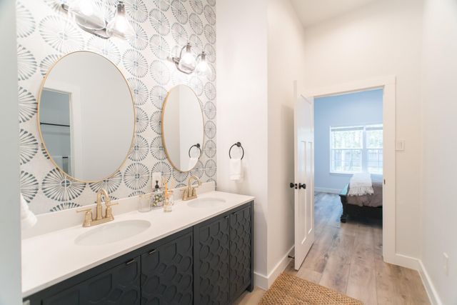 5 W Forest Court, Conroe, TX 77384