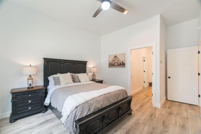 5 W Forest Court, Conroe, TX 77384