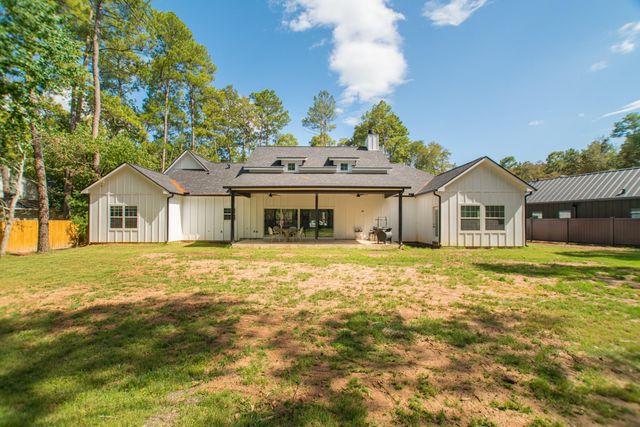 5 W Forest Court, Conroe, TX 77384