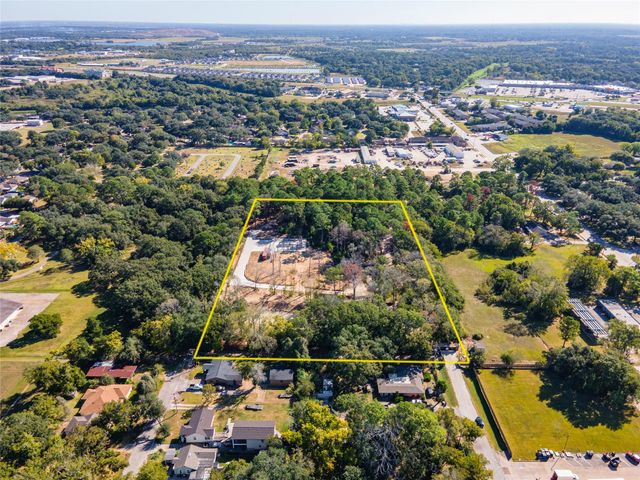 225 Foster Street, Alvin, TX 77511