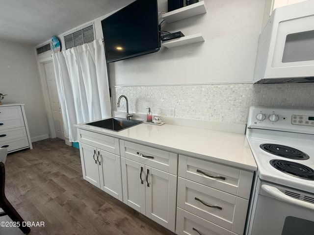 2711 N Halifax Ave Apt 288, Daytona Beach, FL 32118