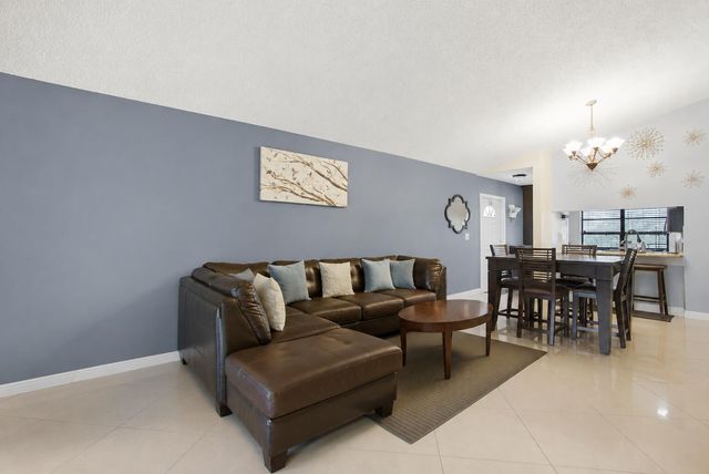 1470 Summit Run Circle, West Palm Beach, FL 33415