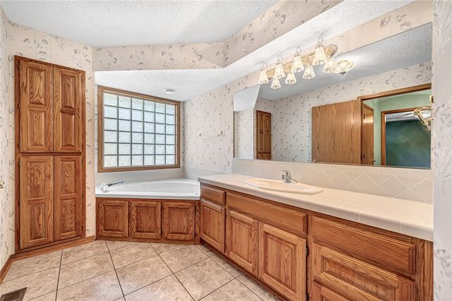 1 Newent Lane, Bella Vista, AR 72714