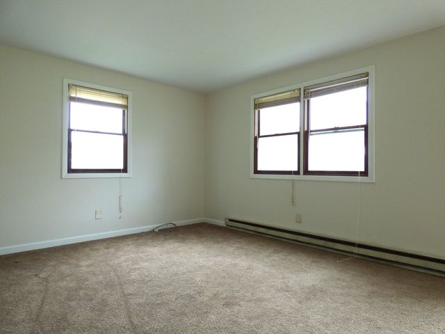 26-28 Daniel St, Springfield, MA 01151