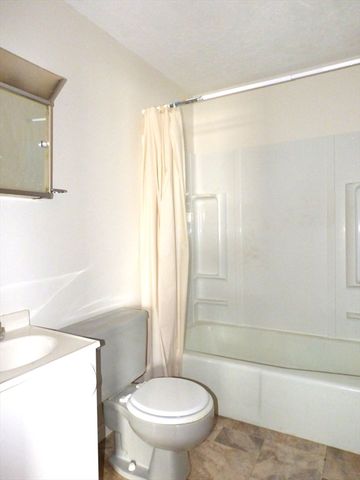 26-28 Daniel St, Springfield, MA 01151