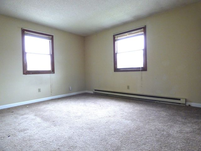 26-28 Daniel St, Springfield, MA 01151