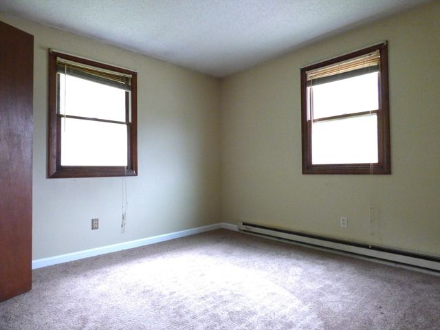 26-28 Daniel St, Springfield, MA 01151