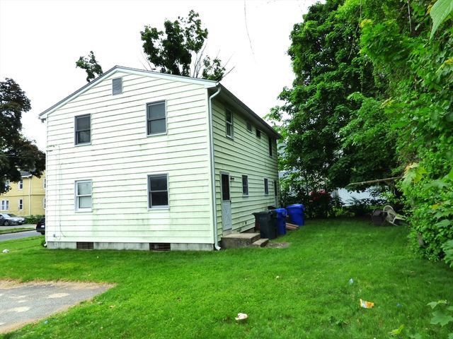 26-28 Daniel St, Springfield, MA 01151