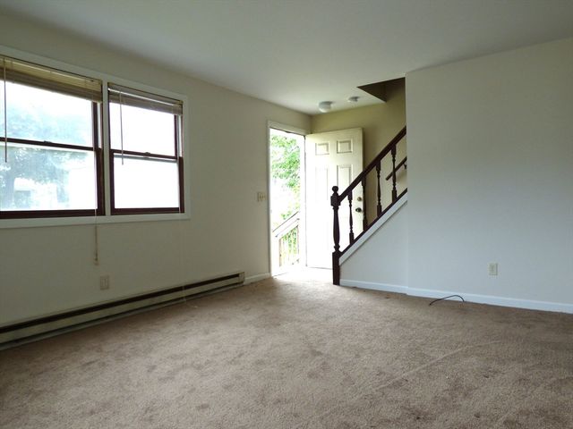 26-28 Daniel St, Springfield, MA 01151