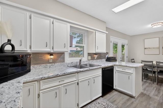 921 E 43rd St S, Wichita, KS 67216
