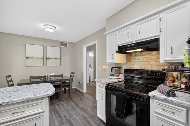 921 E 43rd St S, Wichita, KS 67216