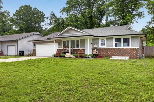 921 E 43rd St S, Wichita, KS 67216