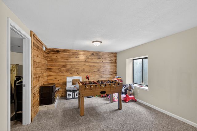 921 E 43rd St S, Wichita, KS 67216