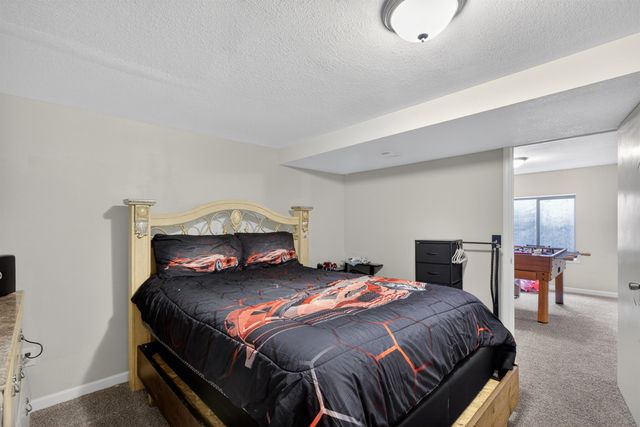 921 E 43rd St S, Wichita, KS 67216