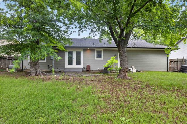 921 E 43rd St S, Wichita, KS 67216