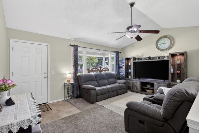 921 E 43rd St S, Wichita, KS 67216