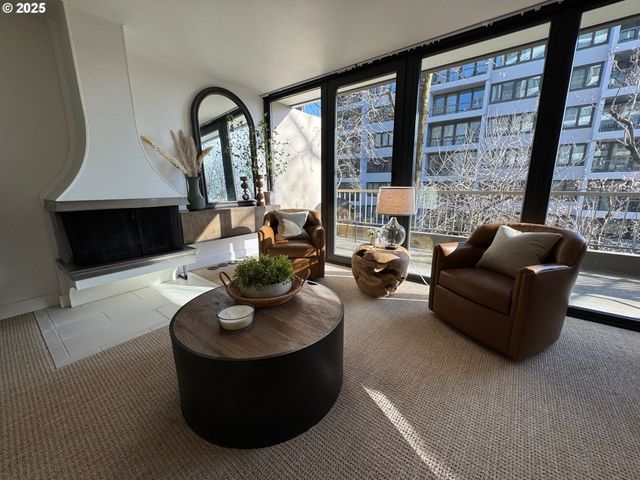 255 Sw HARRISON St, Portland, OR 97201