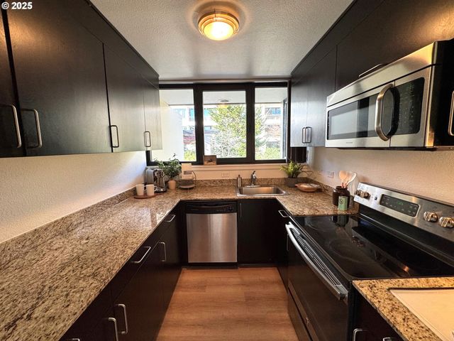 255 Sw HARRISON St, Portland, OR 97201