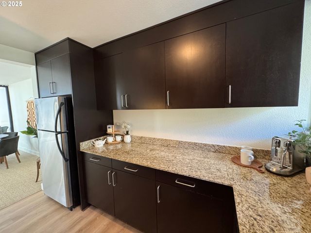 255 Sw HARRISON St, Portland, OR 97201