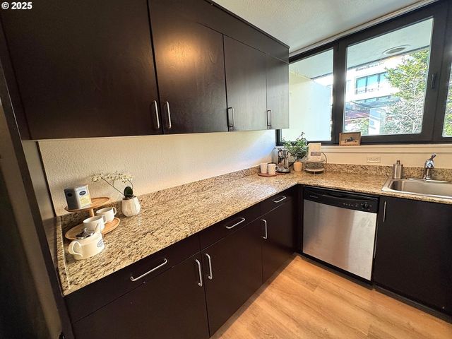 255 Sw HARRISON St, Portland, OR 97201