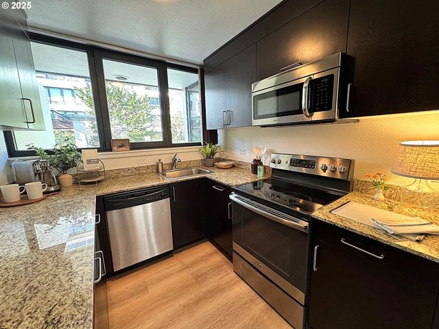 255 Sw HARRISON St, Portland, OR 97201