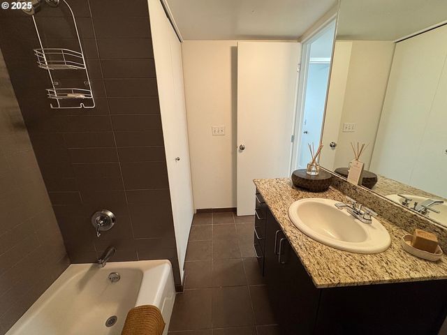 255 Sw HARRISON St, Portland, OR 97201