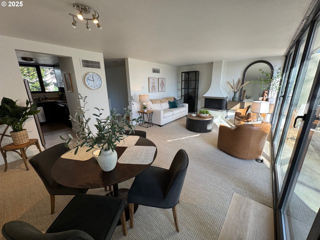 255 Sw HARRISON St, Portland, OR 97201