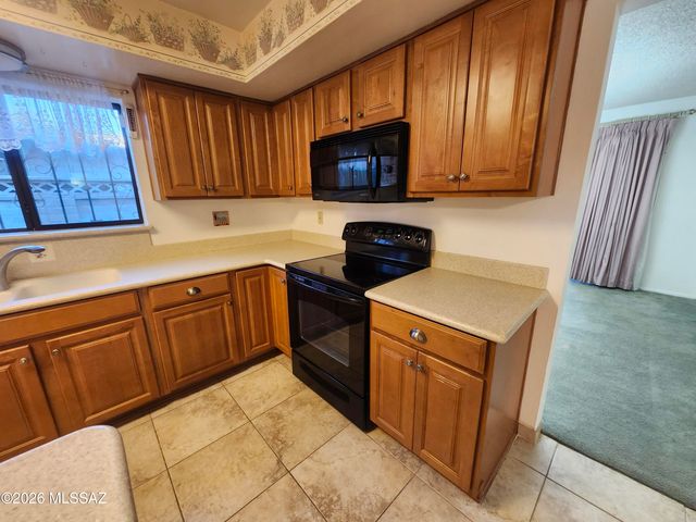 1833 S Oak Park Drive, Tucson, AZ 85710