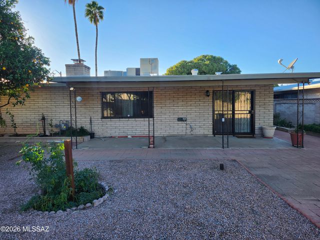 1833 S Oak Park Drive, Tucson, AZ 85710