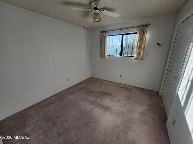 1833 S Oak Park Drive, Tucson, AZ 85710