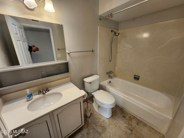 1833 S Oak Park Drive, Tucson, AZ 85710