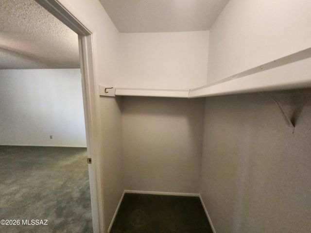 1833 S Oak Park Drive, Tucson, AZ 85710