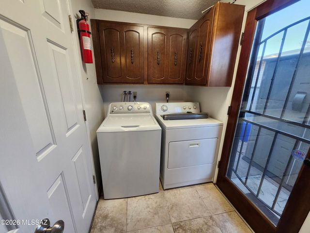 1833 S Oak Park Drive, Tucson, AZ 85710