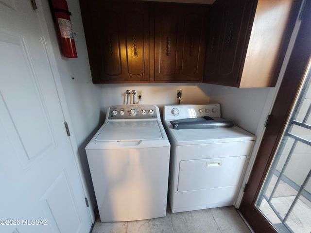 1833 S Oak Park Drive, Tucson, AZ 85710