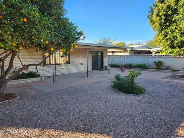 1833 S Oak Park Drive, Tucson, AZ 85710