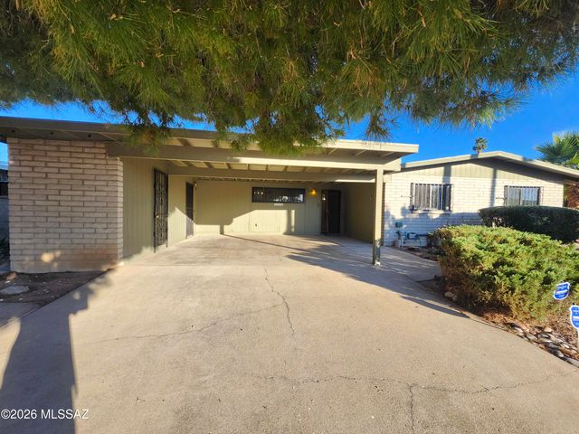 1833 S Oak Park Drive, Tucson, AZ 85710