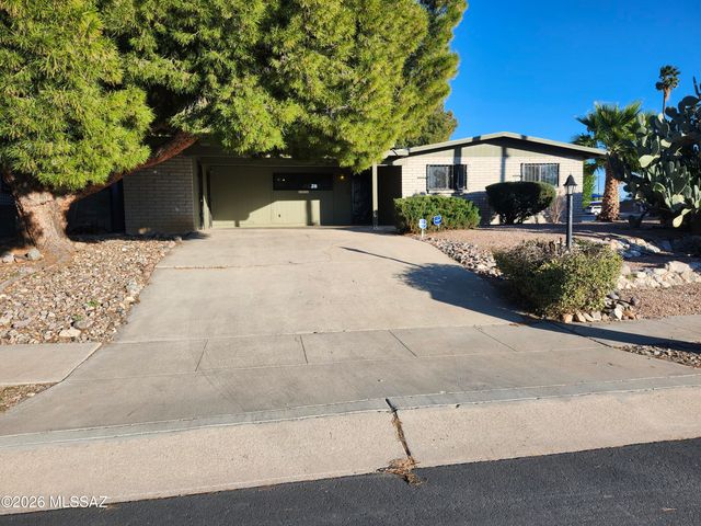 1833 S Oak Park Drive, Tucson, AZ 85710