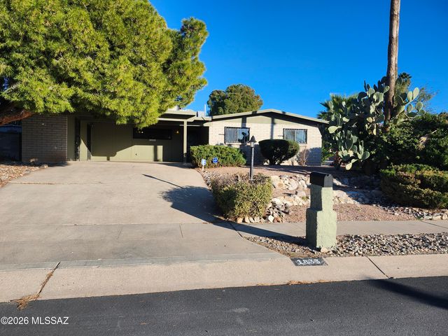 1833 S Oak Park Drive, Tucson, AZ 85710