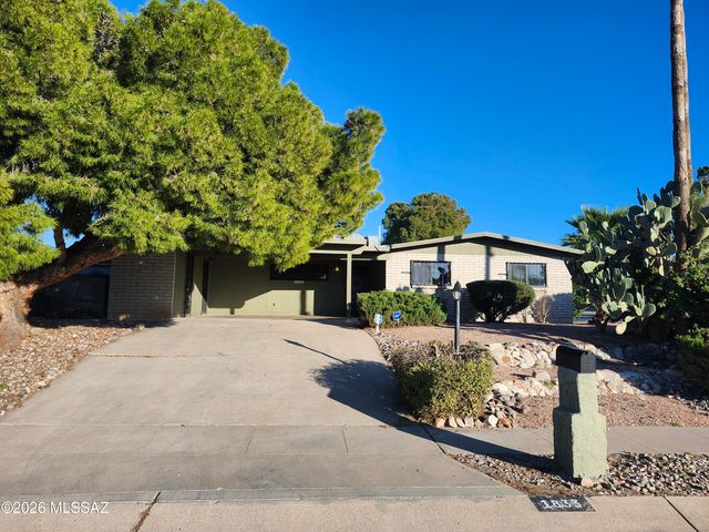 1833 S Oak Park Drive, Tucson, AZ 85710