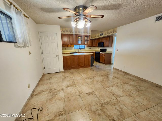 1833 S Oak Park Drive, Tucson, AZ 85710