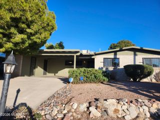 1833 S Oak Park Drive, Tucson, AZ 85710
