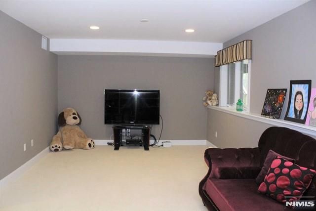 26 Candlewood Drive, Old Tappan, NJ 07675